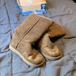 Beach feet Australian brown boots size 7